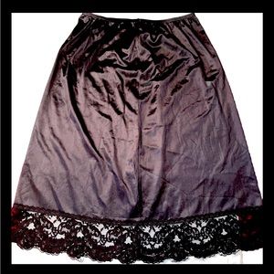 VASSARETTE BLACK Lg half SLIP WIDE Lace Trim Nylon Skirt Stretchy Waist VTG MOM